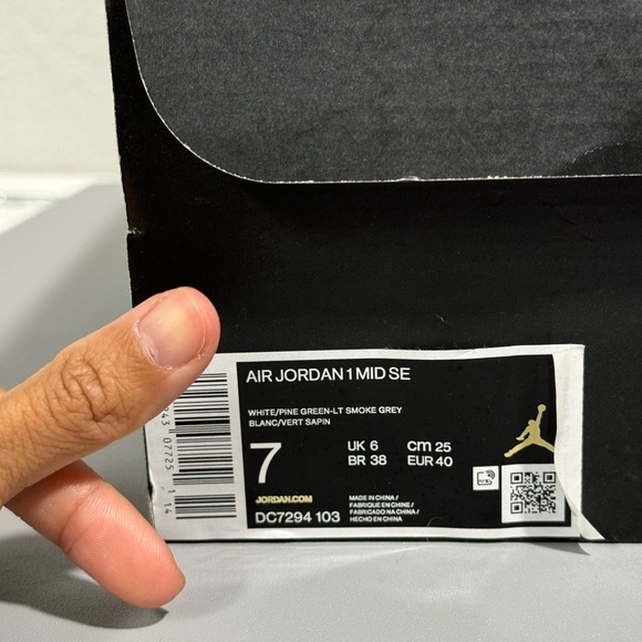 Jordan 1 Mid Sneakers Pine Green, White Size Men’s US 7 BRAND NEW!!! 💯Authentic - Picture 7 of 9